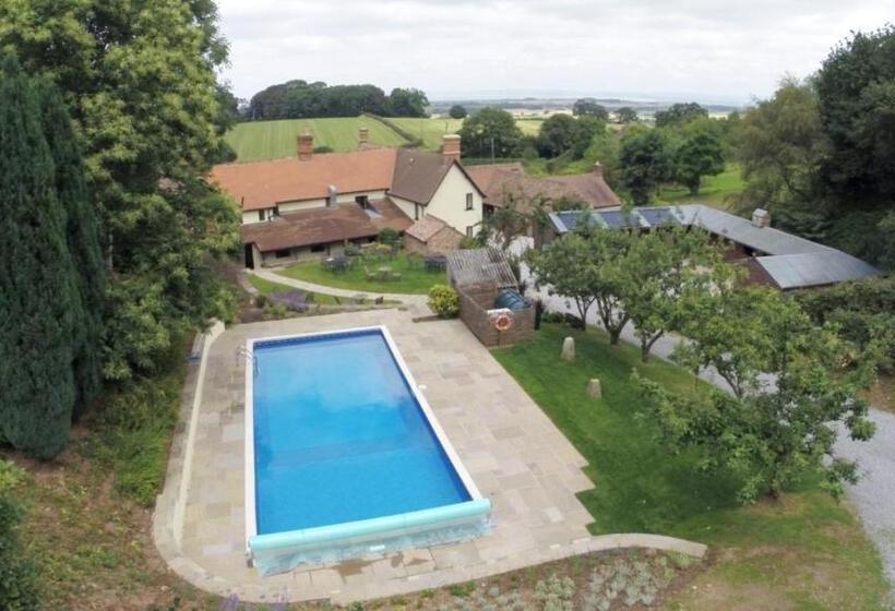 Castle Of Comfort Hotel & Restaurant