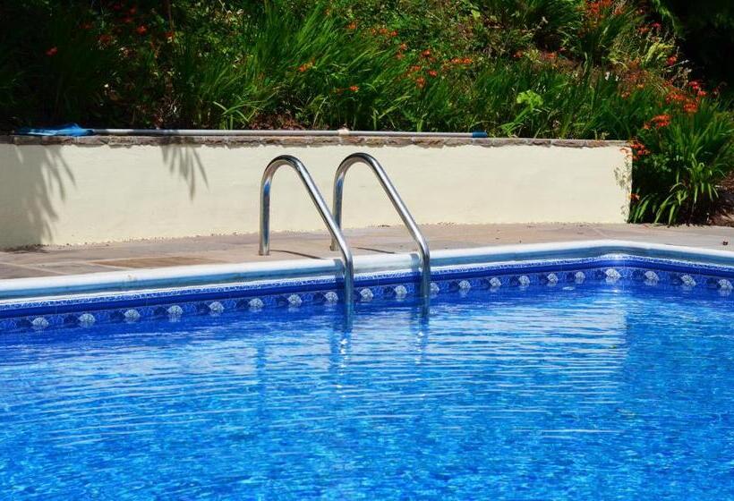 Castle Of Comfort Hotel & Restaurant