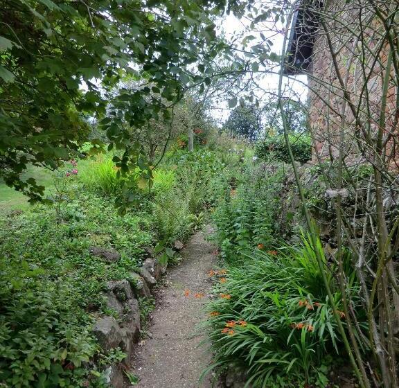 Castle Of Comfort Hotel & Restaurant