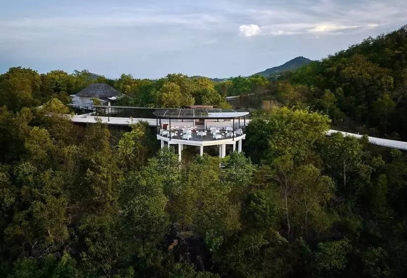 هتل The Ritz Carlton Koh Samui