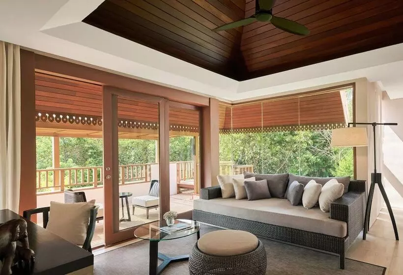 هتل The Ritz Carlton Koh Samui