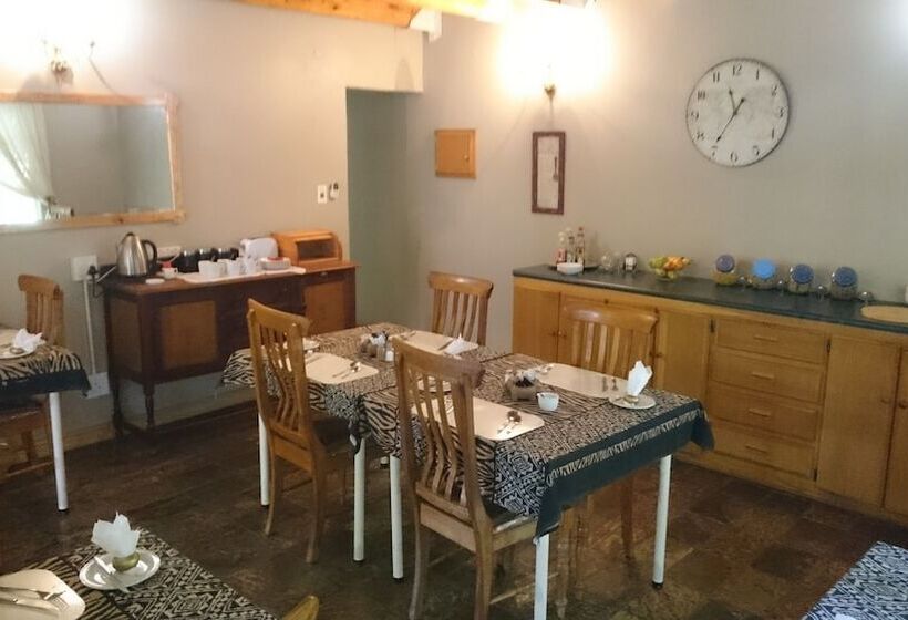 פנסיון Ladybrand Guest House
