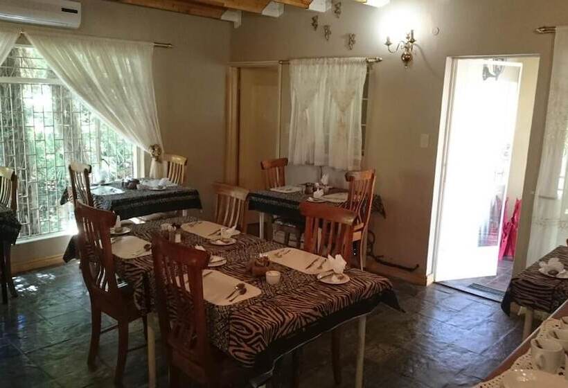 פנסיון Ladybrand Guest House
