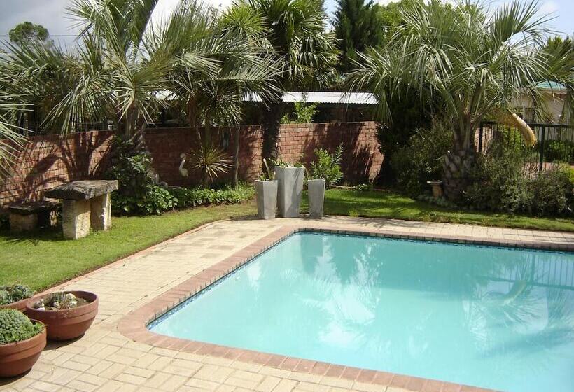 פנסיון Ladybrand Guest House