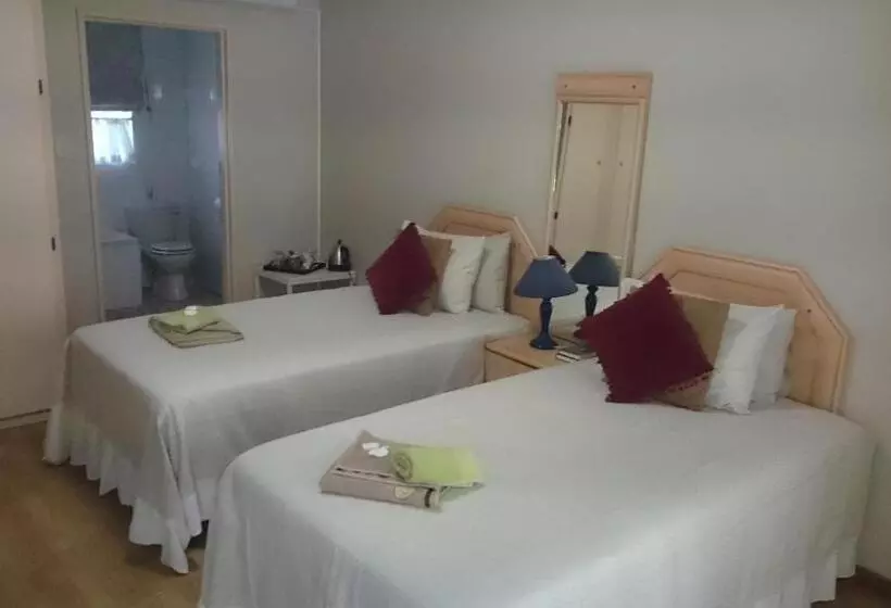 ペンション Ladybrand Guest House