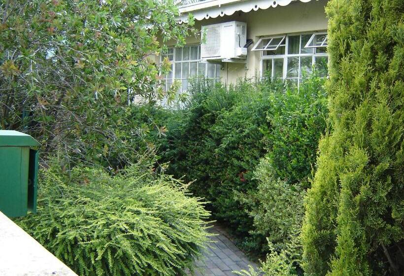 פנסיון Ladybrand Guest House