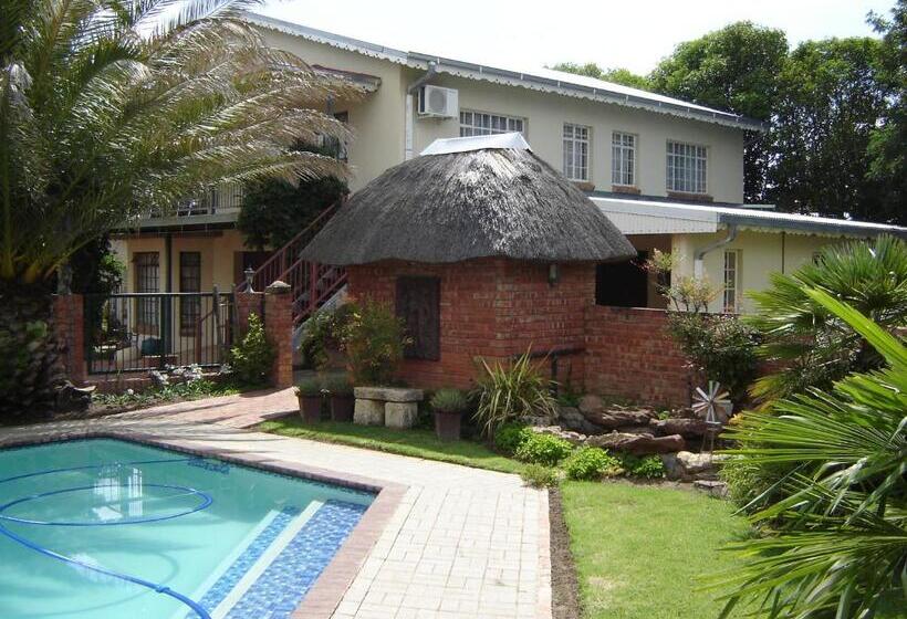 פנסיון Ladybrand Guest House