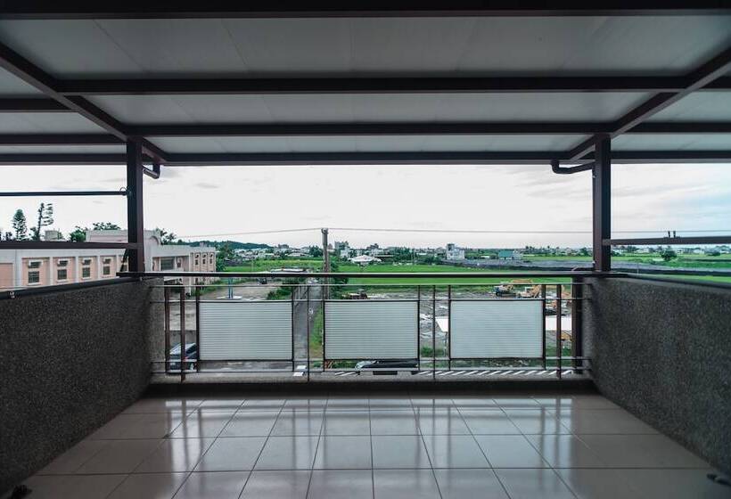 تختخواب و صبحانه Brother Homestay