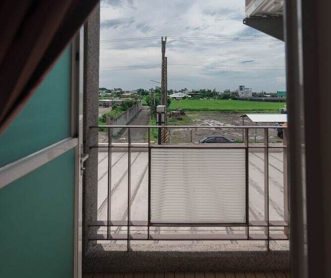 تختخواب و صبحانه Brother Homestay