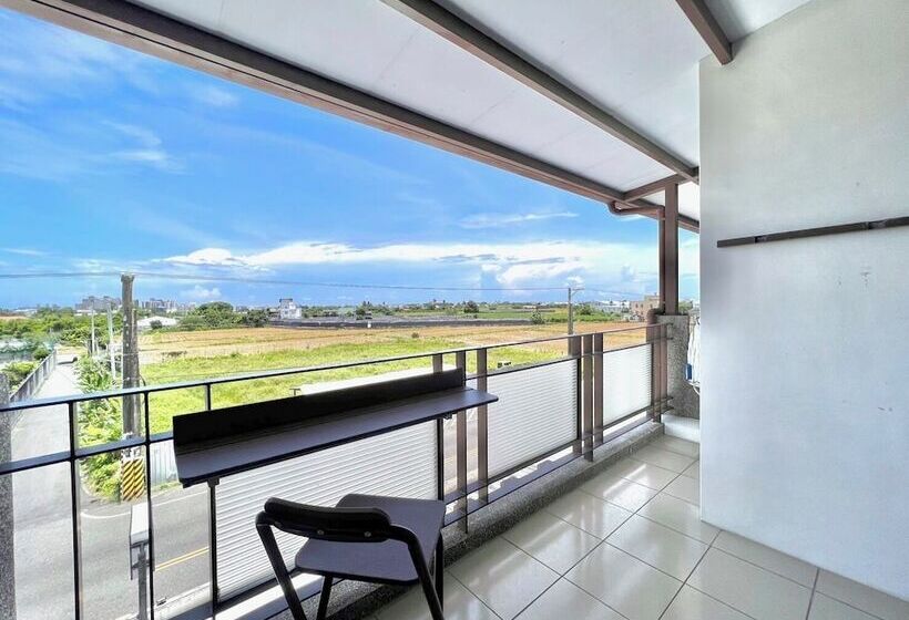 تختخواب و صبحانه Brother Homestay