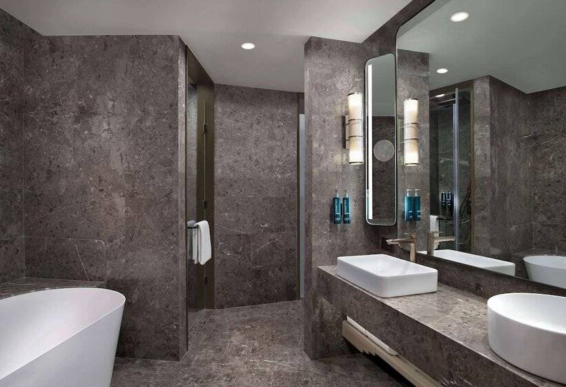 هتل Hilton Kathmandu