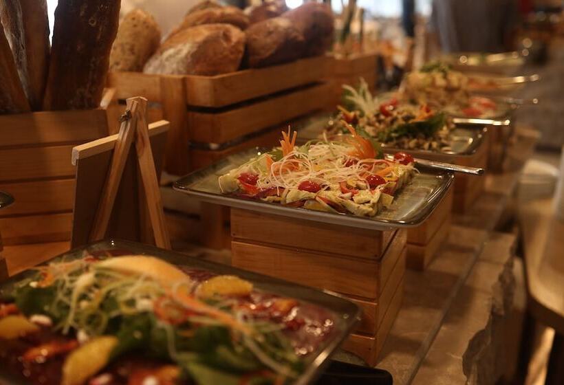 هتل Hilton Kathmandu