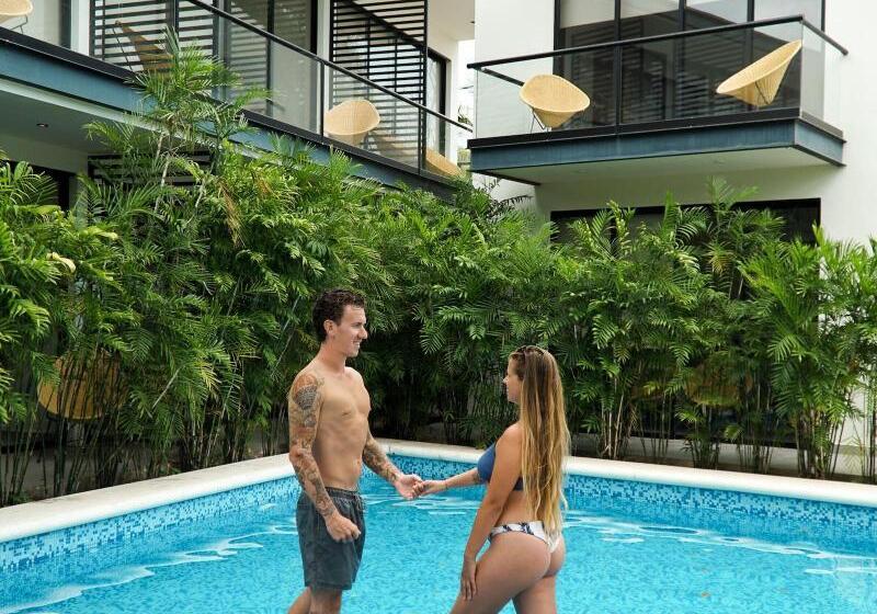 Hotelli Deluxe Apartmets Azure