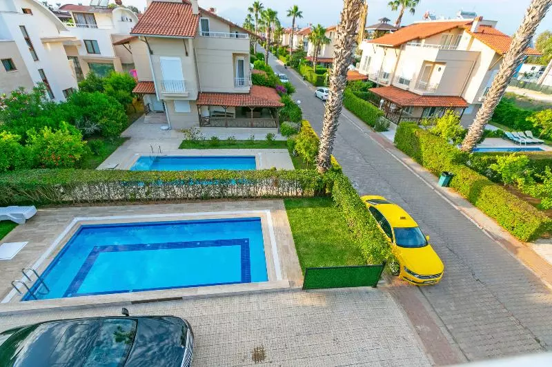 Hotelli Paradise Town Villa Legend