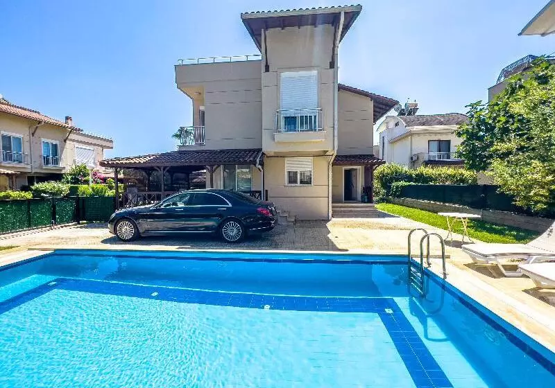 Hotelli Paradise Town Villa Legend