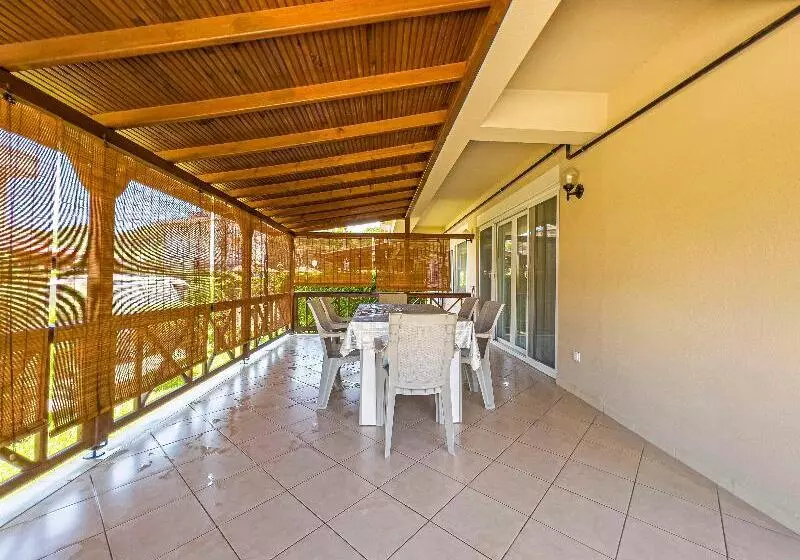 Hotelli Paradise Town Villa Legend