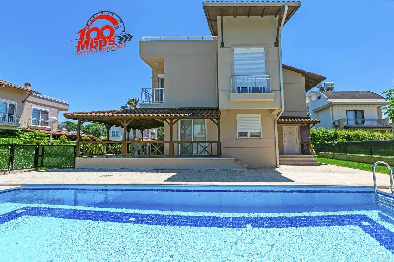 Hotelli Paradise Town Villa Legend