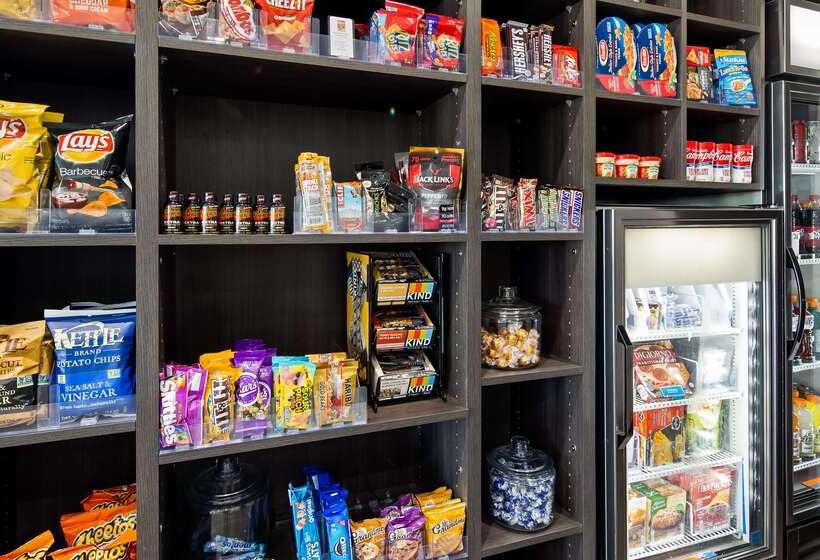 فندق Best Western Plus Roland Inn & Suites