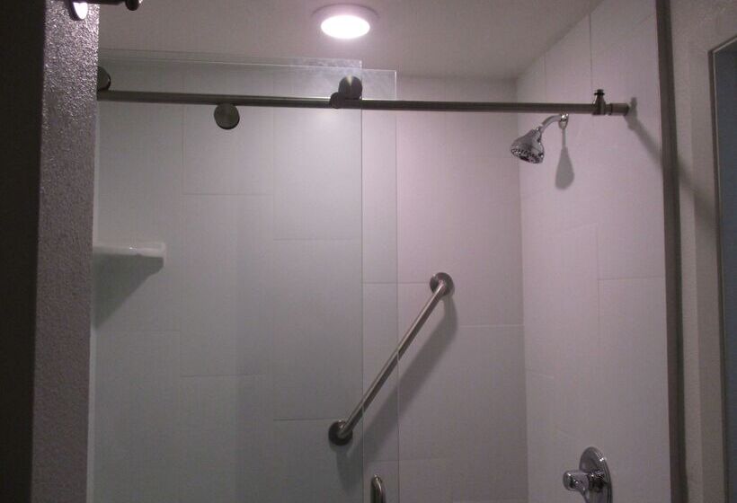 فندق Best Western Plus Roland Inn & Suites