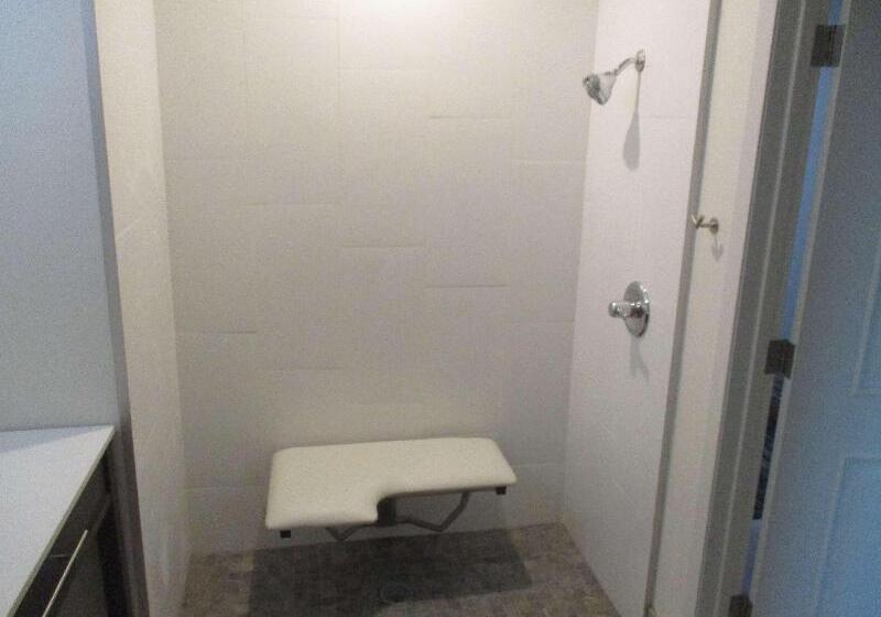 فندق Best Western Plus Roland Inn & Suites