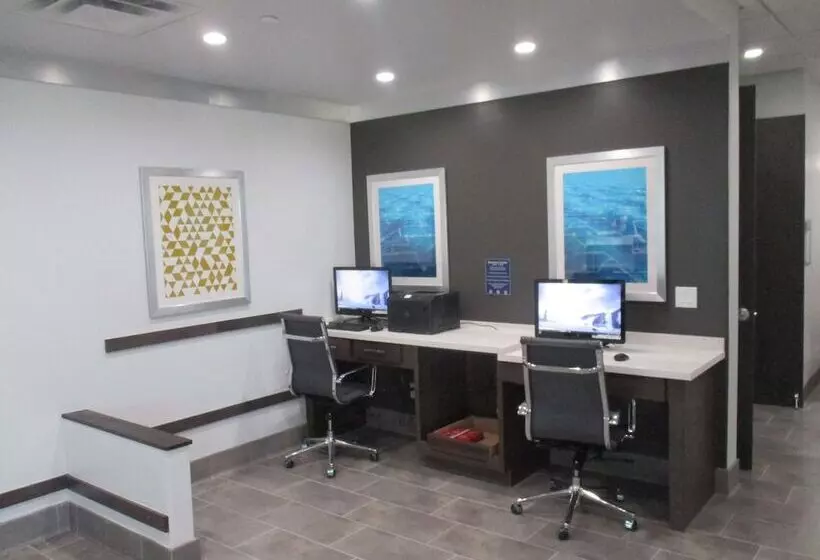 ホテル Best Western Plus Roland Inn & Suites