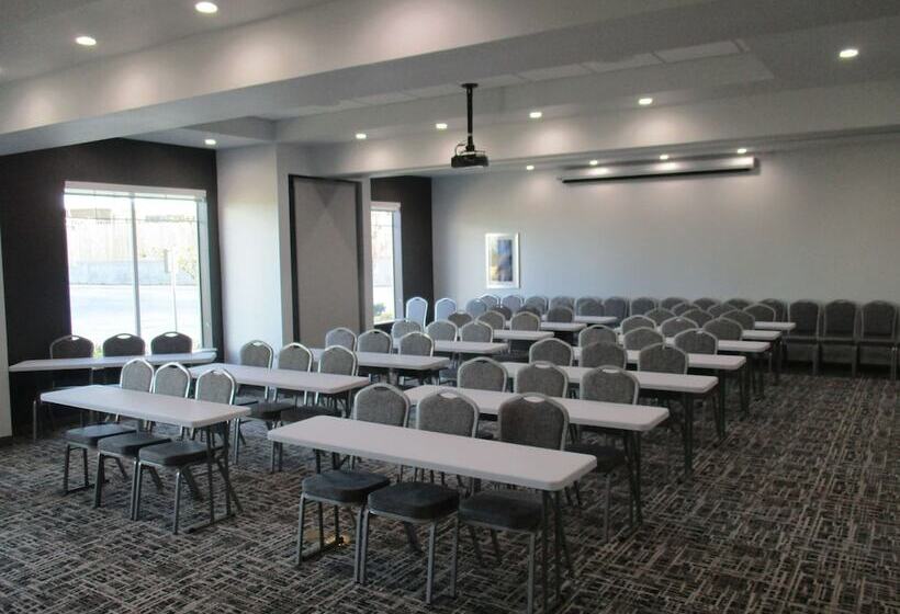 فندق Best Western Plus Roland Inn & Suites