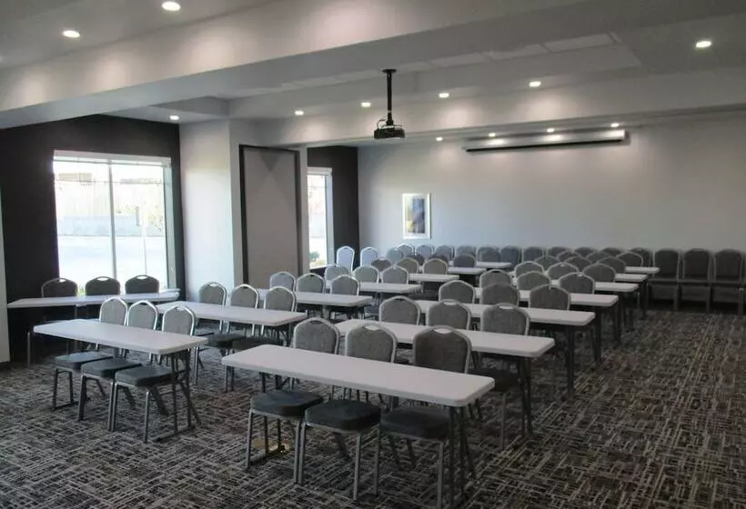 ホテル Best Western Plus Roland Inn & Suites