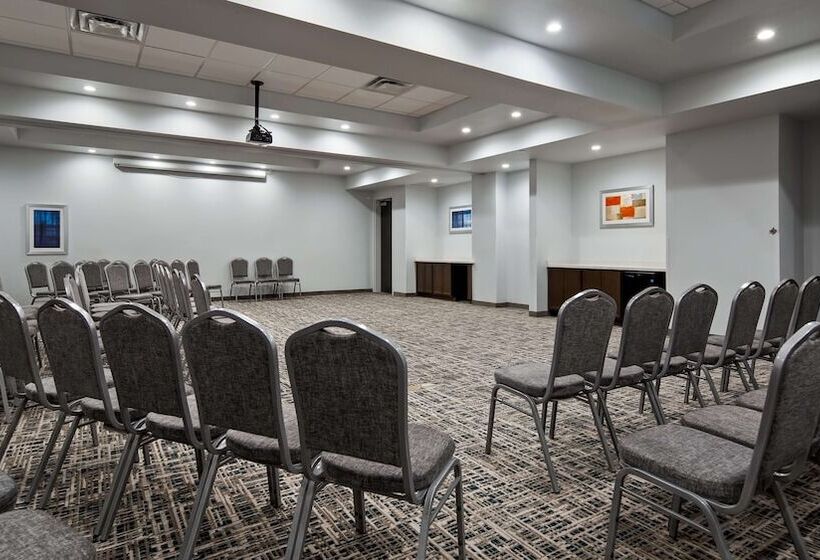 فندق Best Western Plus Roland Inn & Suites