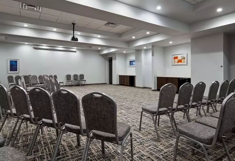 ホテル Best Western Plus Roland Inn & Suites