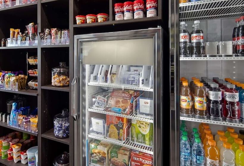 فندق Best Western Plus Roland Inn & Suites