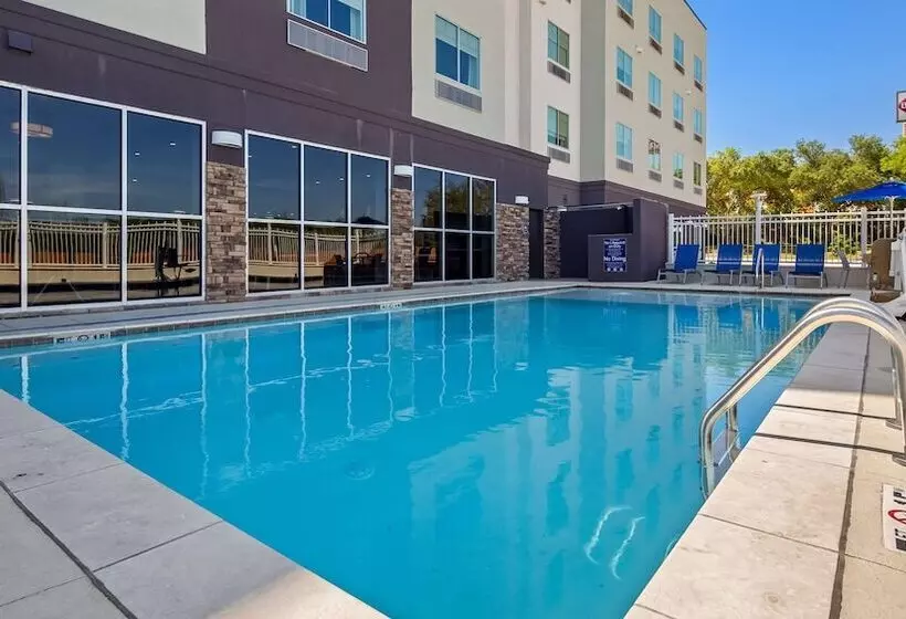 ホテル Best Western Plus Roland Inn & Suites