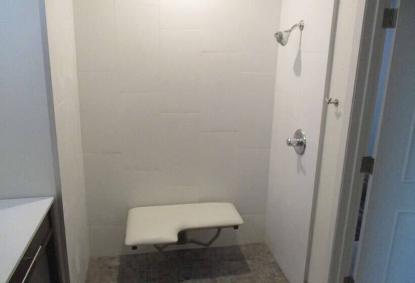 فندق Best Western Plus Roland Inn & Suites