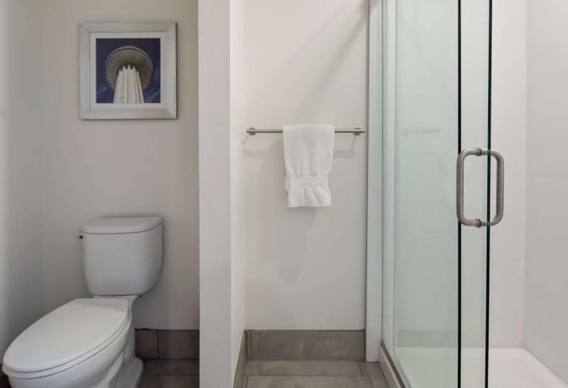 فندق Best Western Plus Roland Inn & Suites