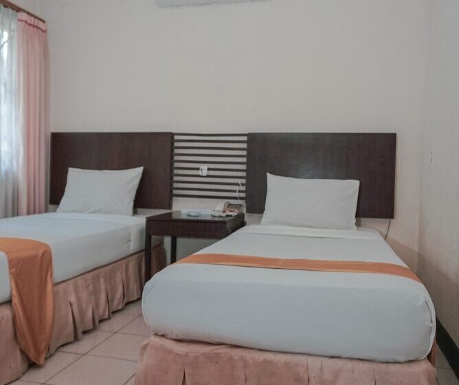 בית מלון כפרי Grand Cempaka Resort