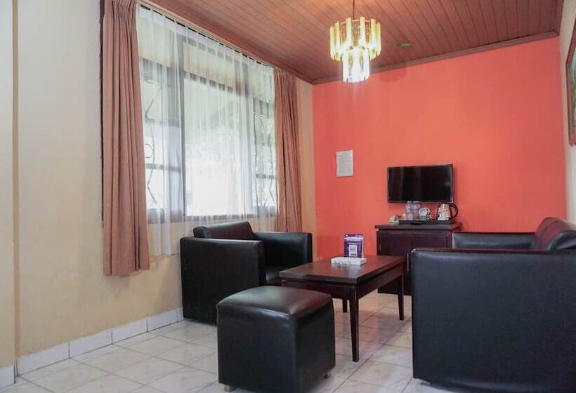 בית מלון כפרי Grand Cempaka Resort