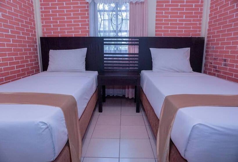 בית מלון כפרי Grand Cempaka Resort