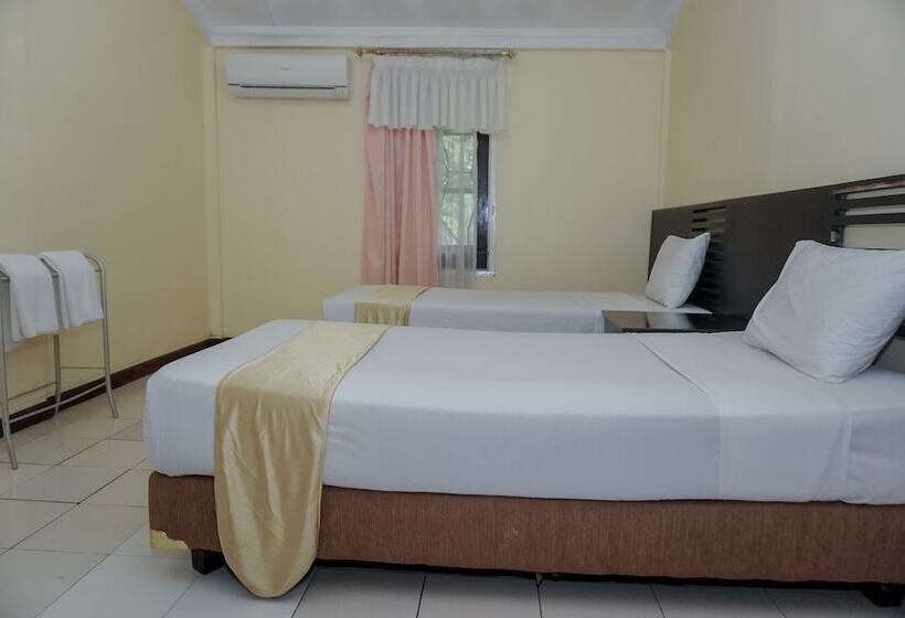 בית מלון כפרי Grand Cempaka Resort