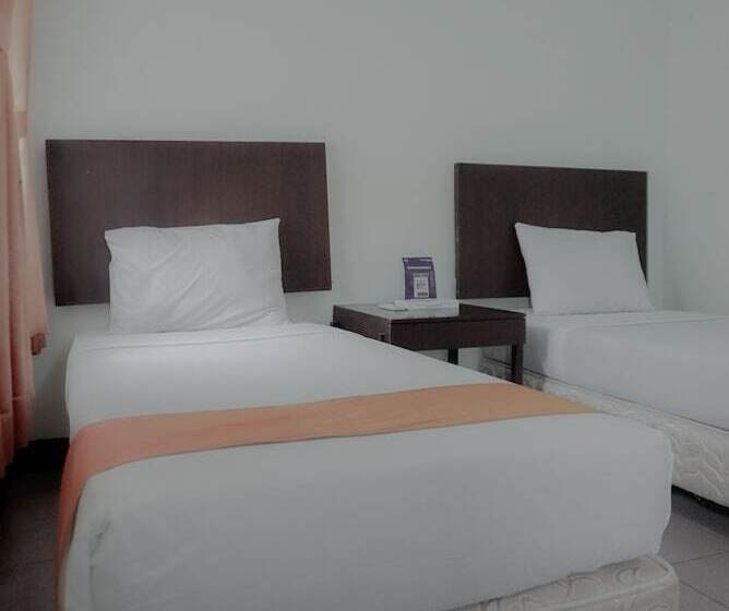 בית מלון כפרי Grand Cempaka Resort