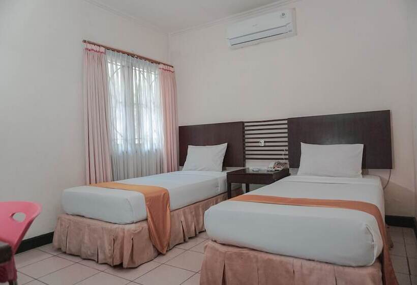 בית מלון כפרי Grand Cempaka Resort