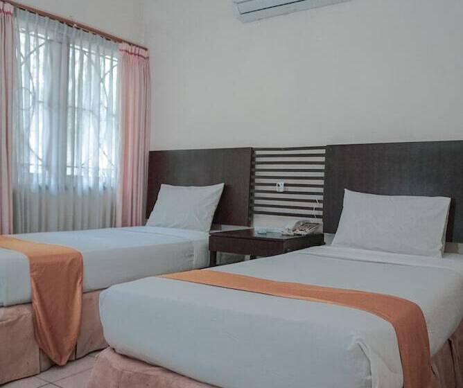 בית מלון כפרי Grand Cempaka Resort