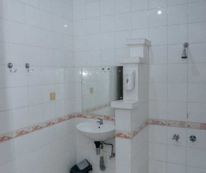 בית מלון כפרי Grand Cempaka Resort