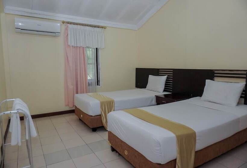 בית מלון כפרי Grand Cempaka Resort