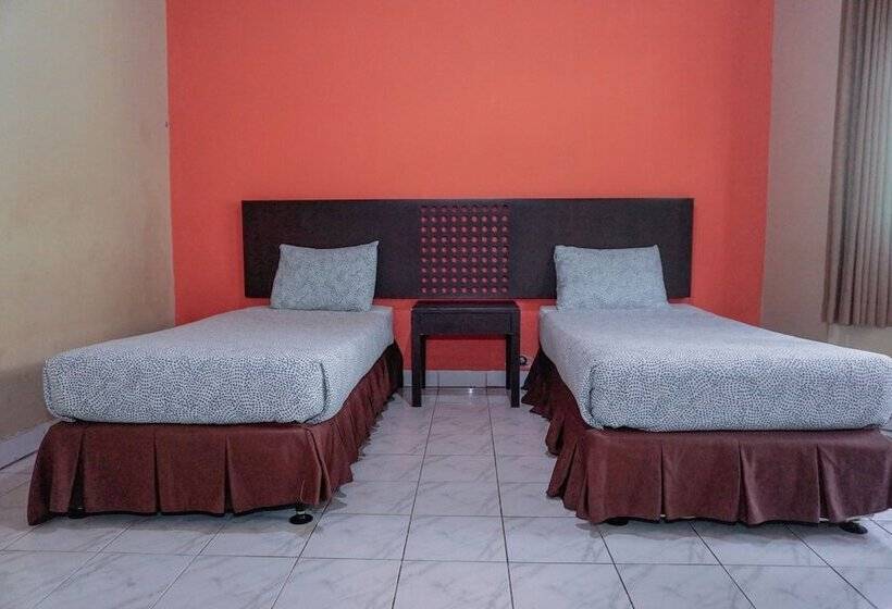 בית מלון כפרי Grand Cempaka Resort