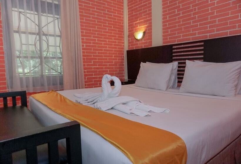 בית מלון כפרי Grand Cempaka Resort