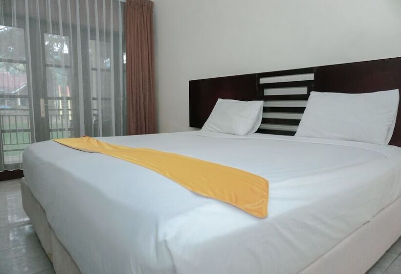 בית מלון כפרי Grand Cempaka Resort