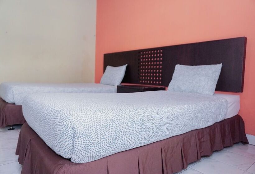 בית מלון כפרי Grand Cempaka Resort