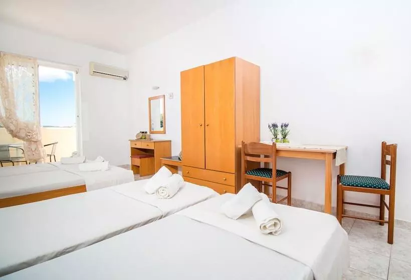 Hôtel Kiras Studios