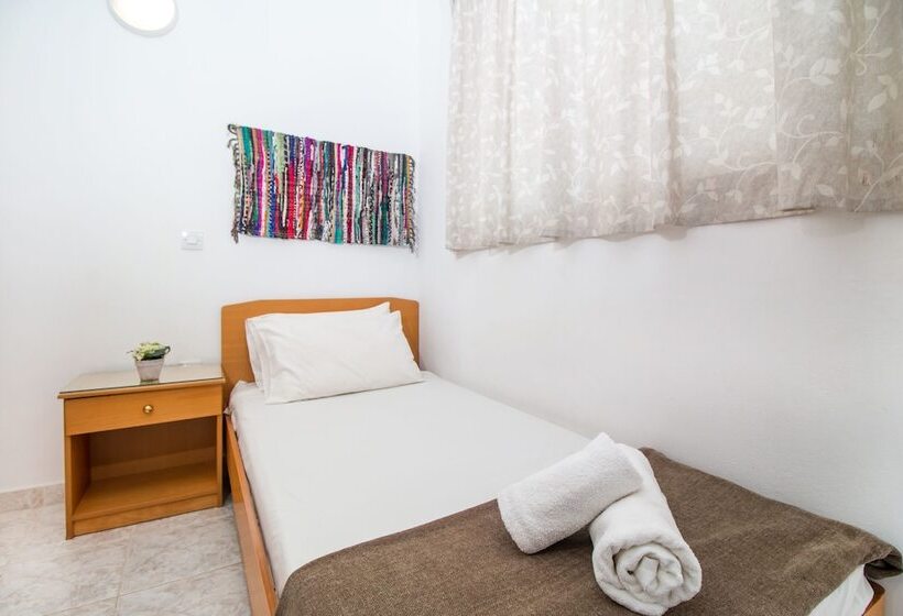 هتل Kiras Studios