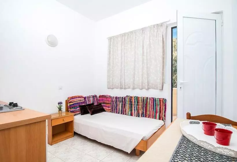 Hôtel Kiras Studios