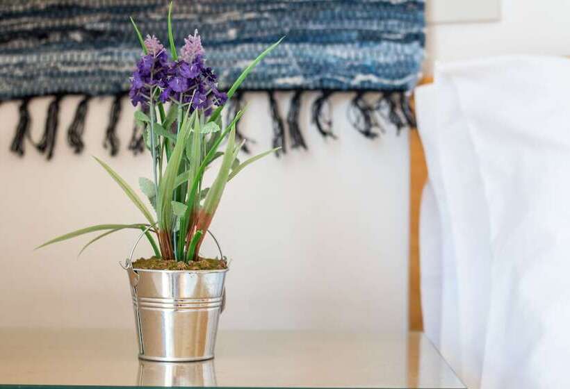 هتل Kiras Studios